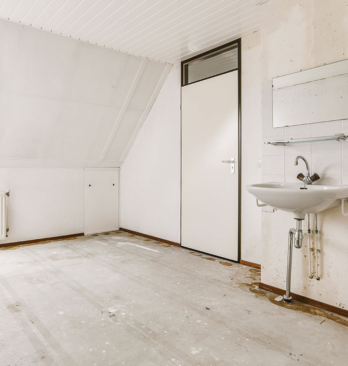 Sanierung: Umfassende Beseitigung nach einem Wasserschaden.