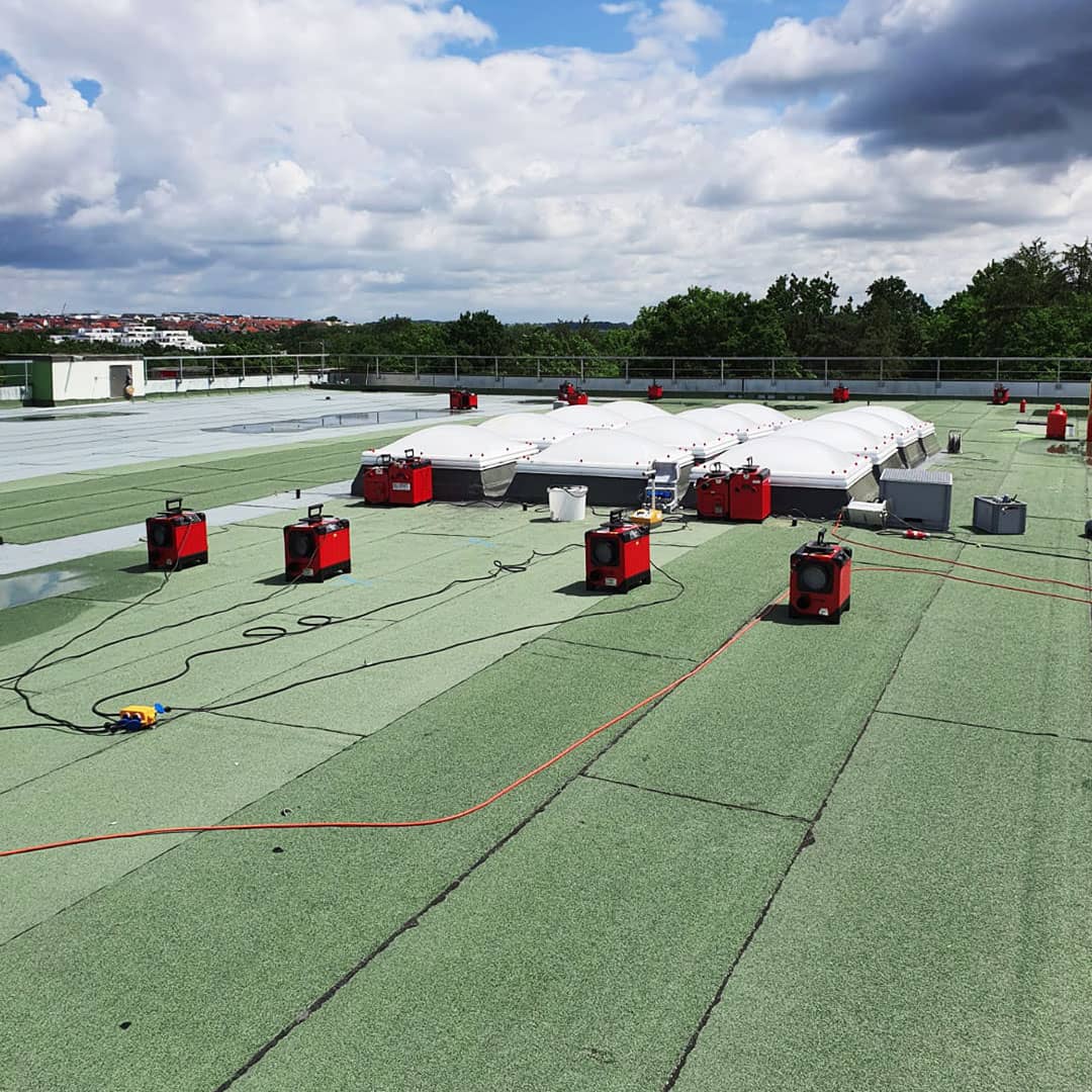 Trocknung eines Flachdachs